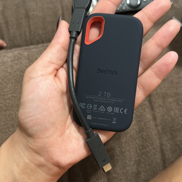 2 Terrabyte SanDisk SSD external memory card - Picture 3 of 3